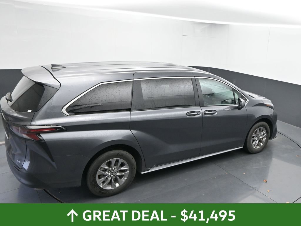 Used 2025 Toyota Sienna LE image 41