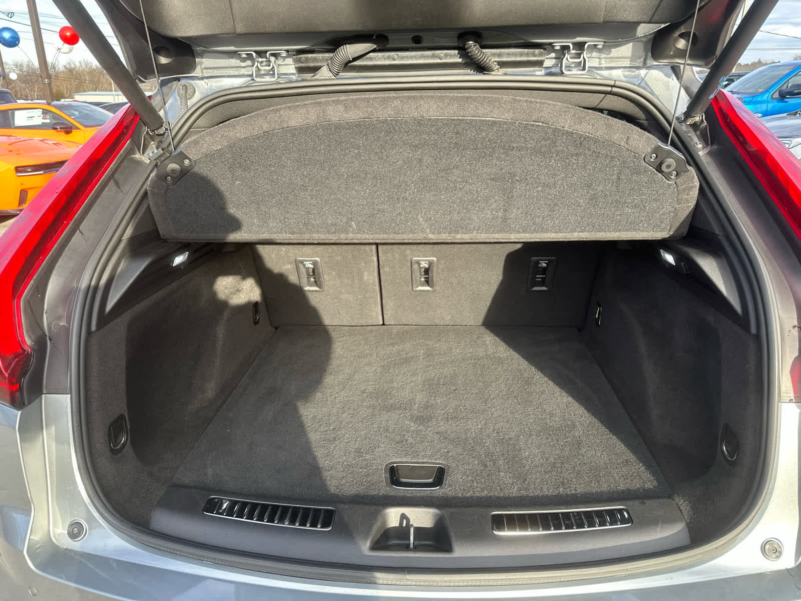 Used 2024 Cadillac XT4 Premium Luxury image 9