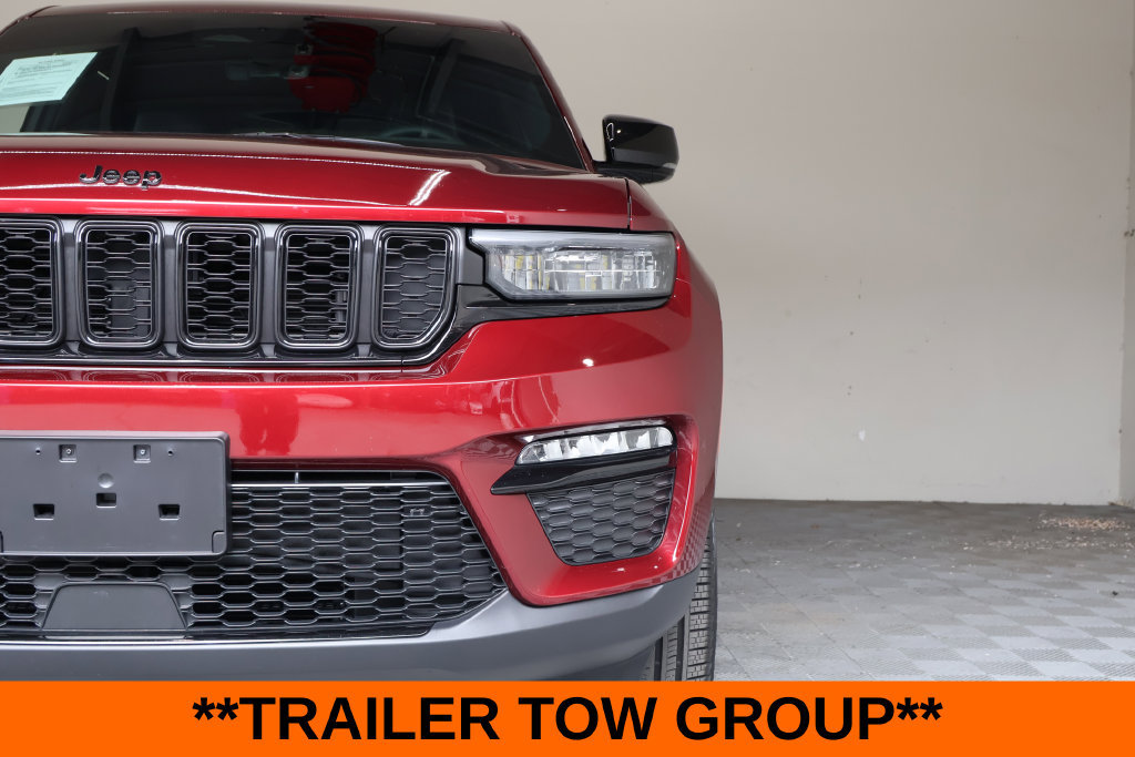 Used 2025 Jeep Grand Cherokee Limited w/ Black Appearance Package AWD/4WD image 5