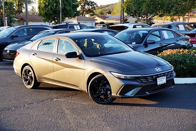 New 2026 Hyundai Elantra Sport FWD image 3