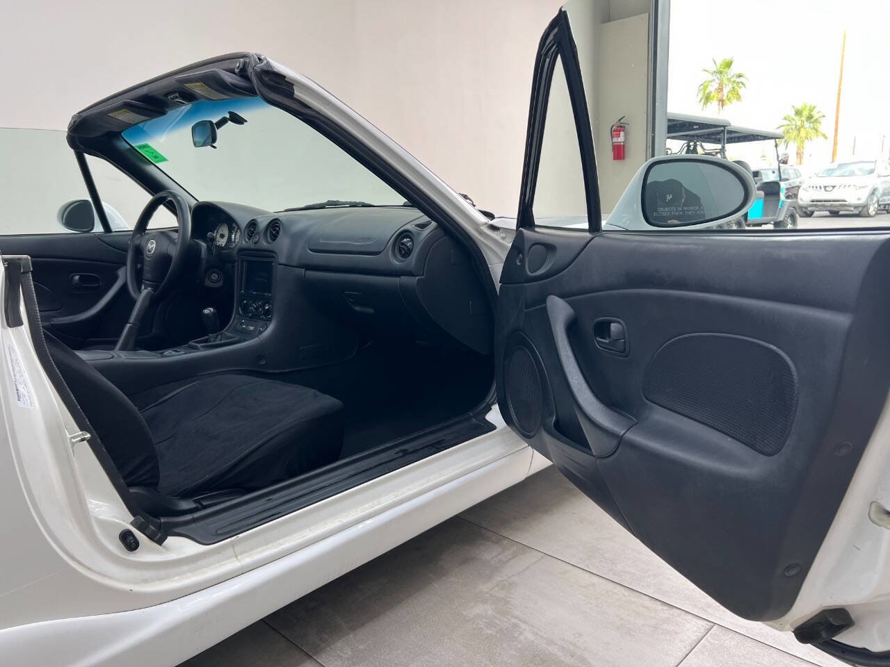 Used 2001 MAZDA MX-5 Miata image 17