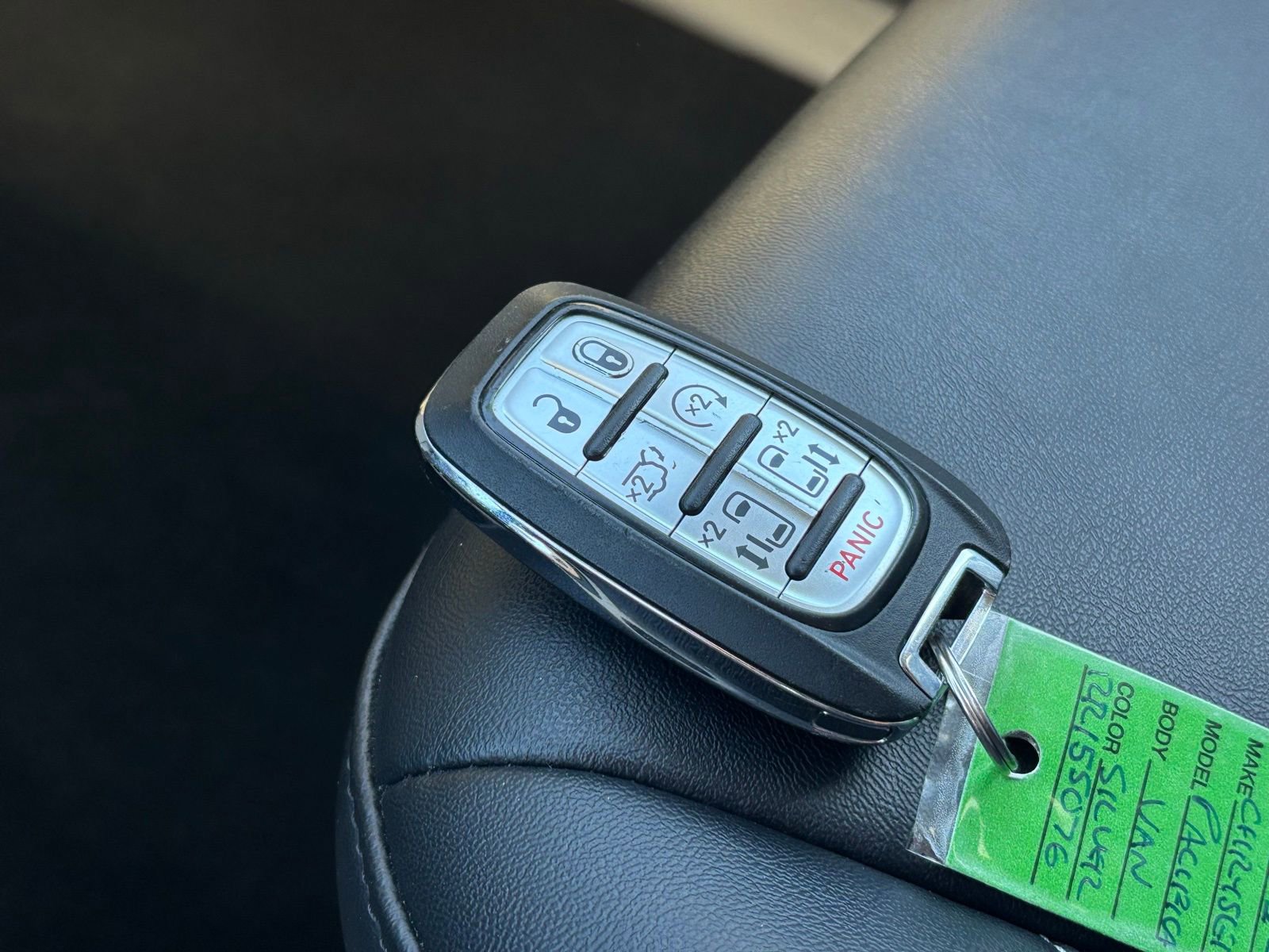 Used 2024 Chrysler Pacifica Touring-L image 28