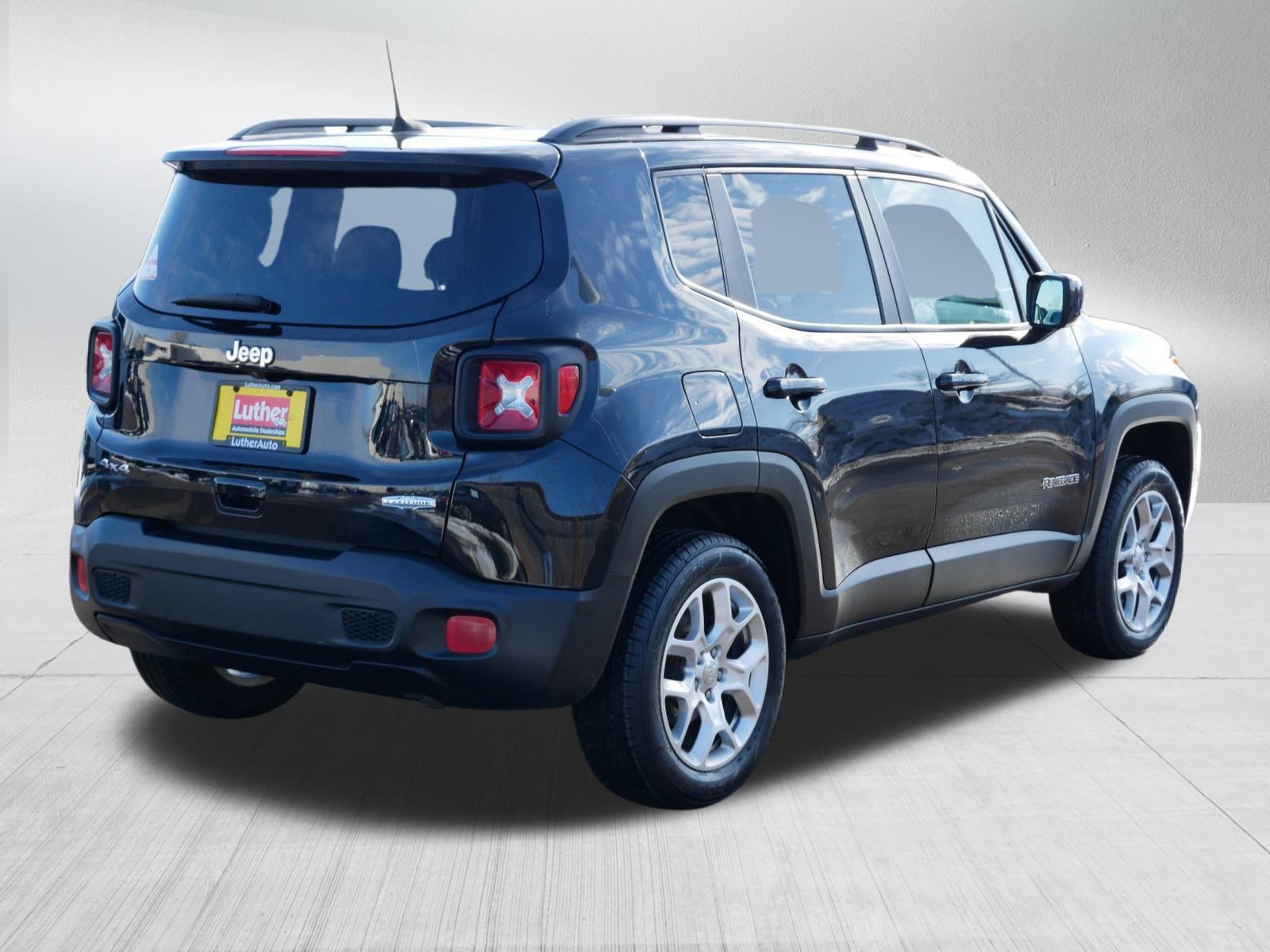 Used 2018 Jeep Renegade Latitude w/ Cold Weather Group image 7