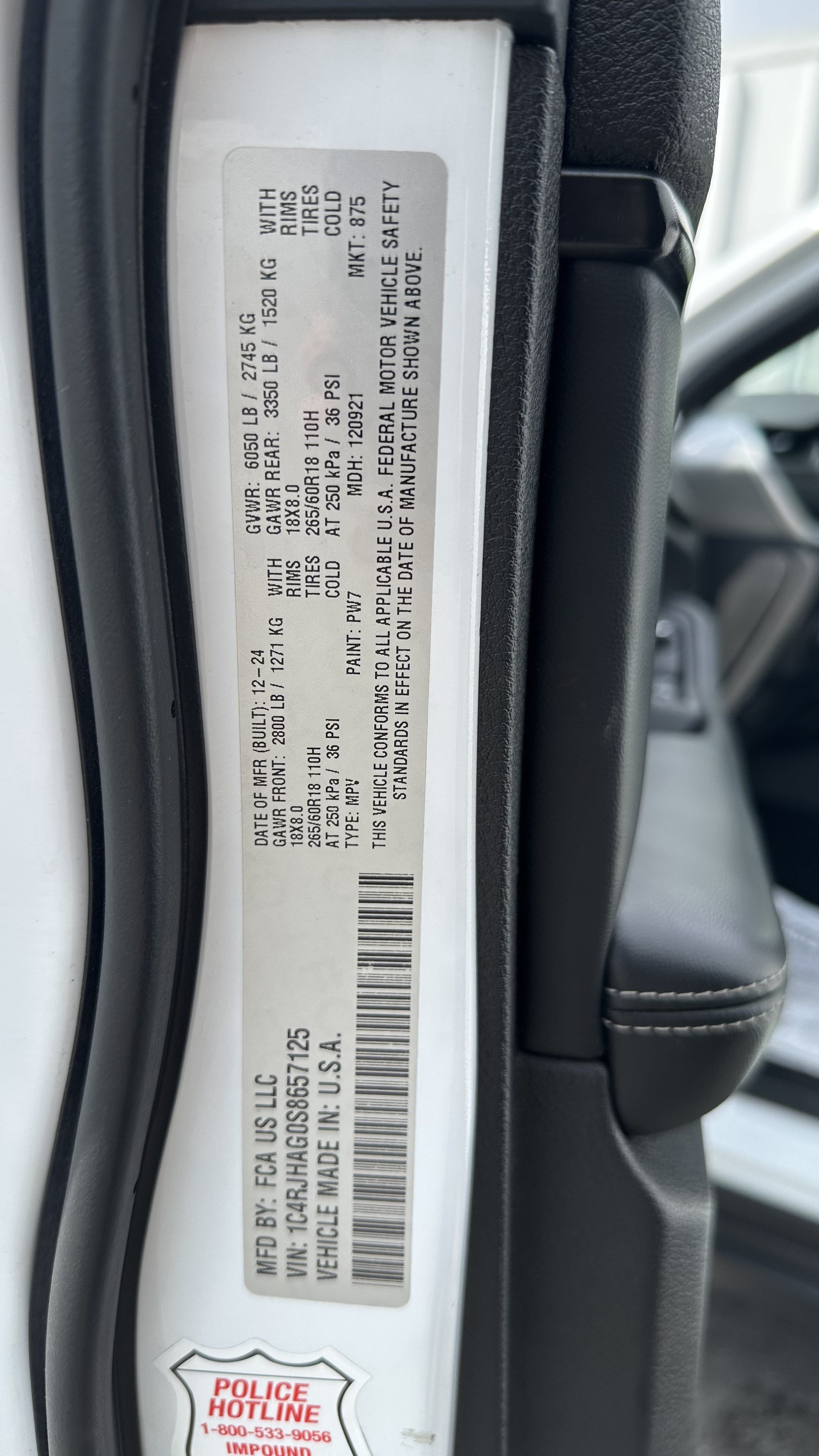 Used 2025 Jeep Grand Cherokee Altitude AWD/4WD image 34