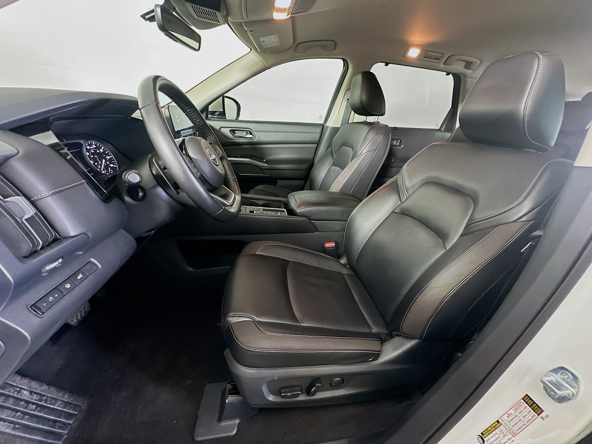 Used 2023 Nissan Pathfinder SL FWD image 13