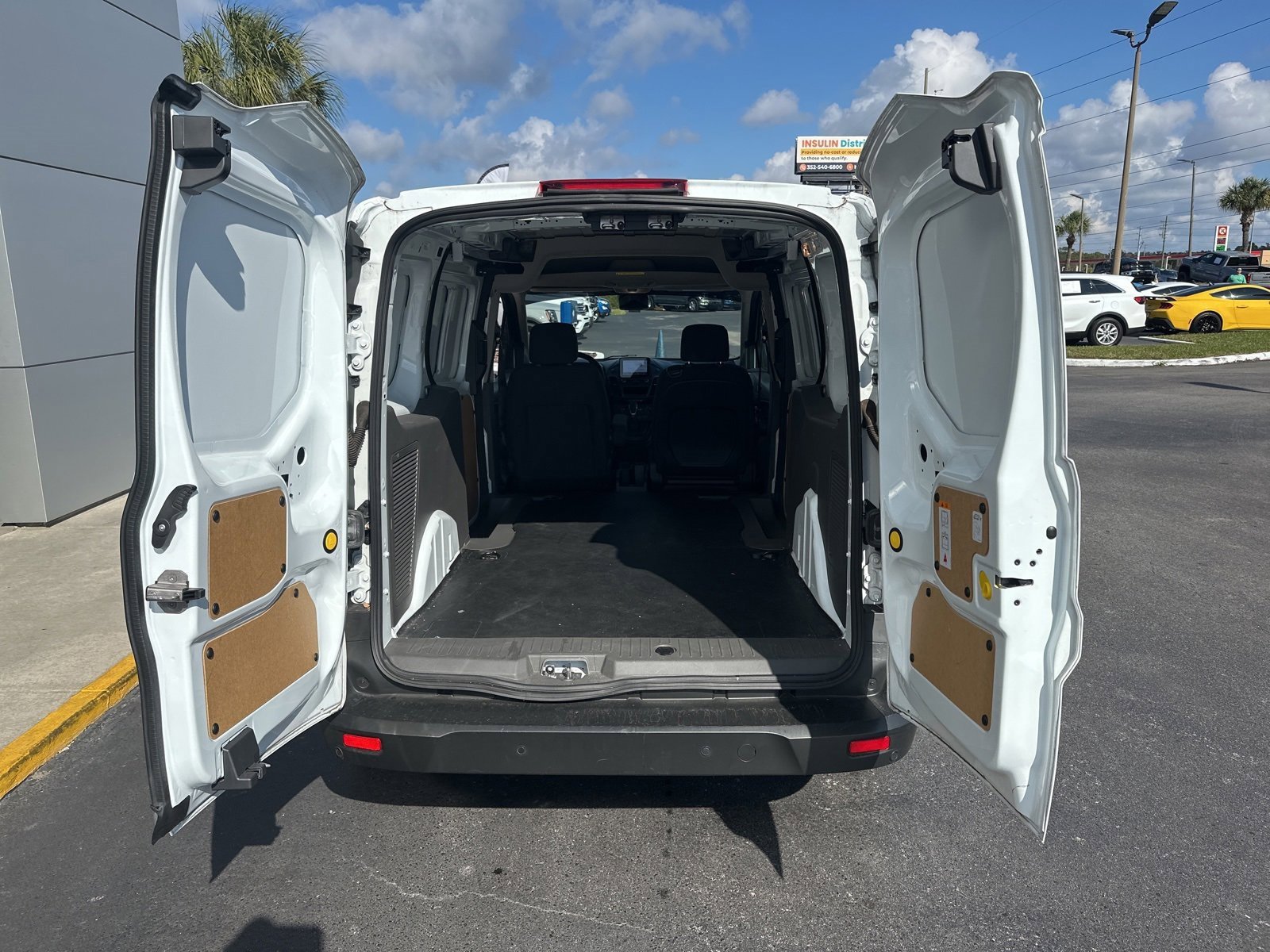 Used 2023 Ford Transit Connect XL image 4