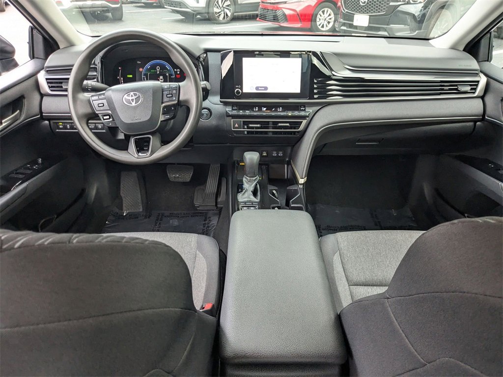 Used 2025 Toyota Camry LE image 28