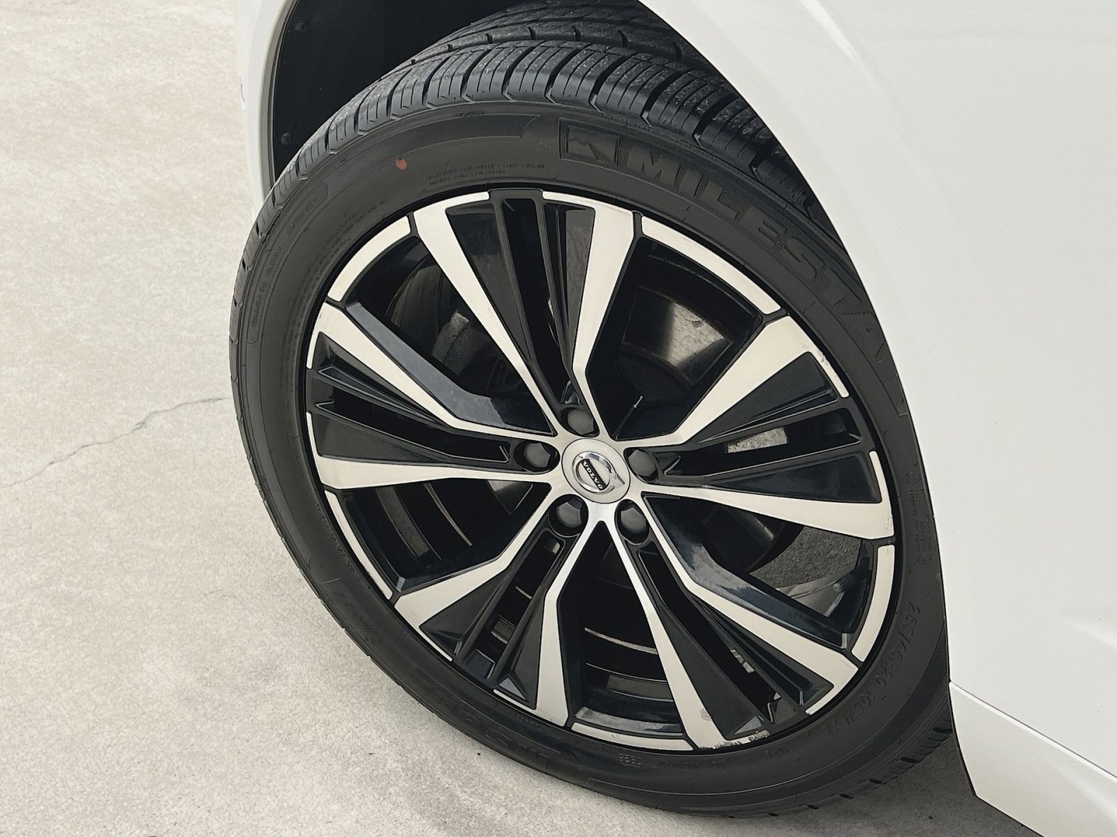 Certified 2023 Volvo XC60 B5 Plus w/ Climate Package image 12