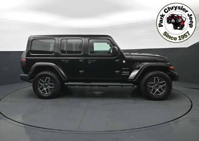 Used 2024 Jeep Wrangler Unlimited Sahara w/ Dual Top Group AWD/4WD image 6