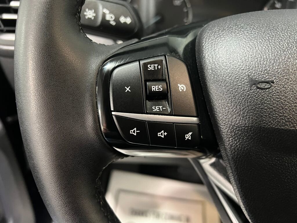 Used 2022 Ford Escape SEL image 11