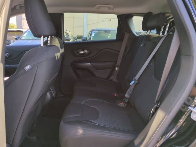 Used 2020 Jeep Cherokee Latitude w/ Cold Weather Group image 13