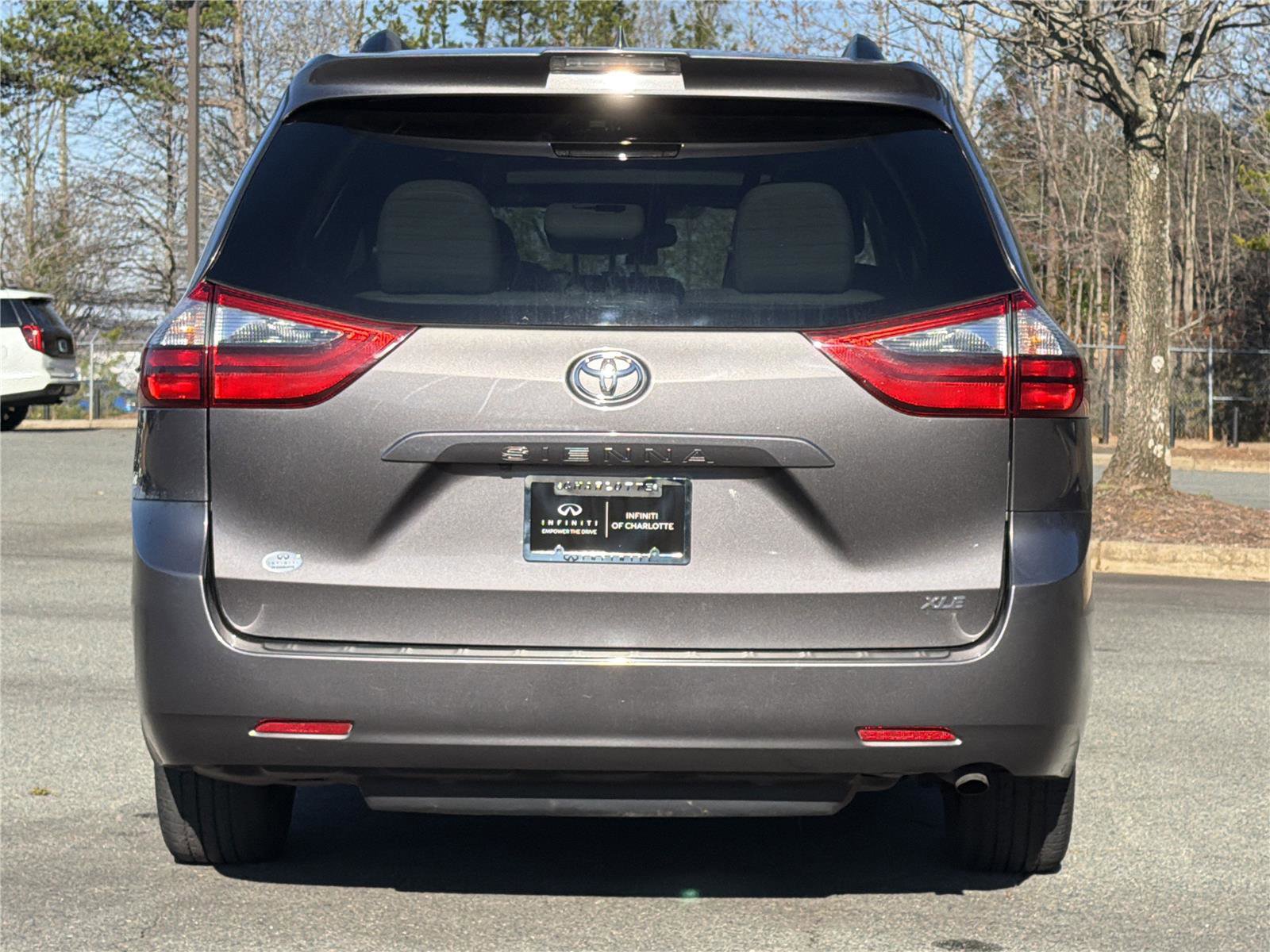 Used 2020 Toyota Sienna XLE FWD image 30