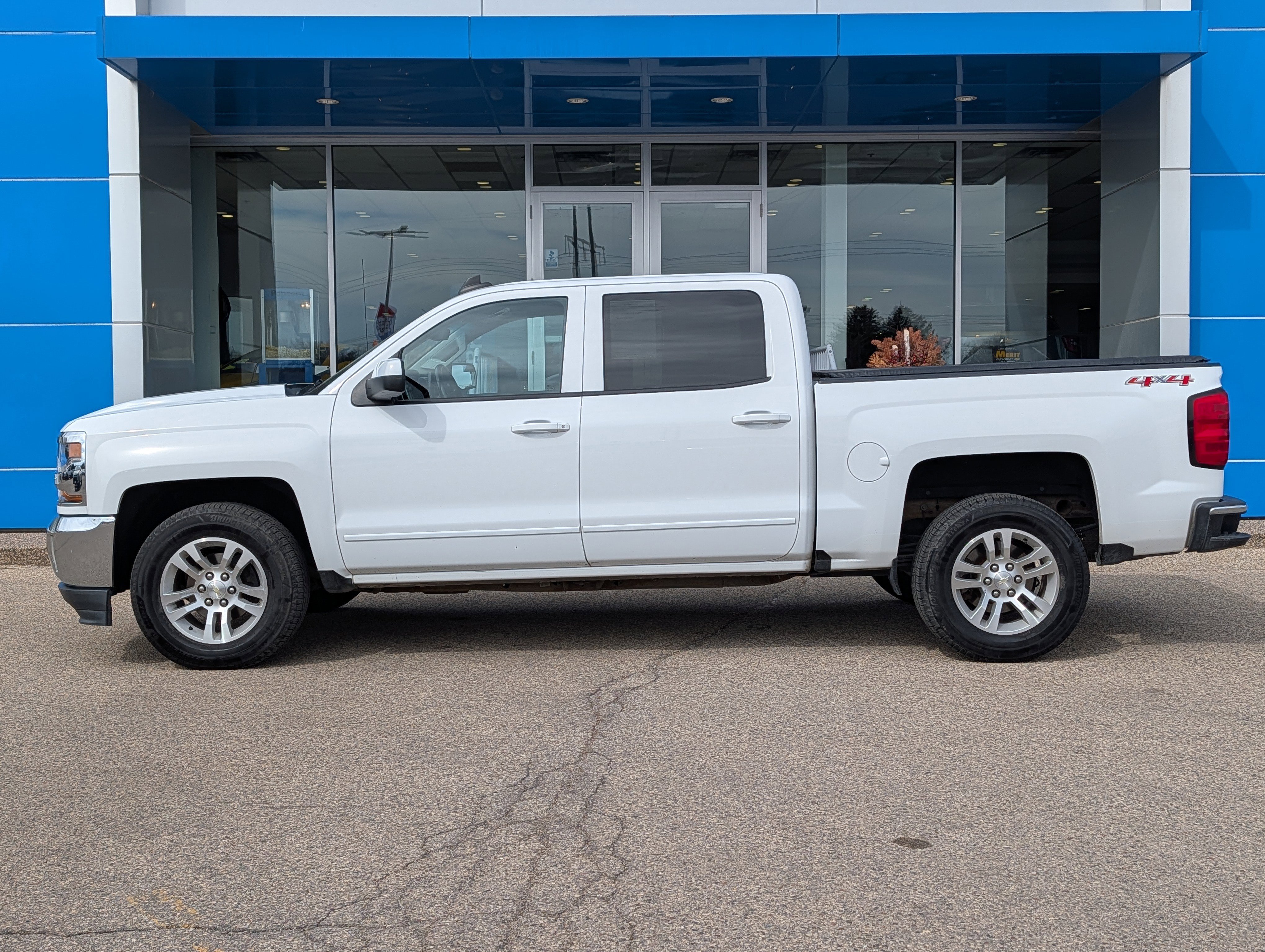 Used 2017 Chevrolet Silverado 1500 LT w/ All Star Edition AWD/4WD image 5