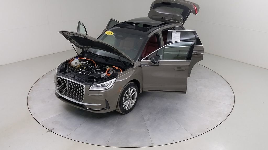 Used 2025 Lincoln Corsair Grand Touring w/ Towing Package image 57