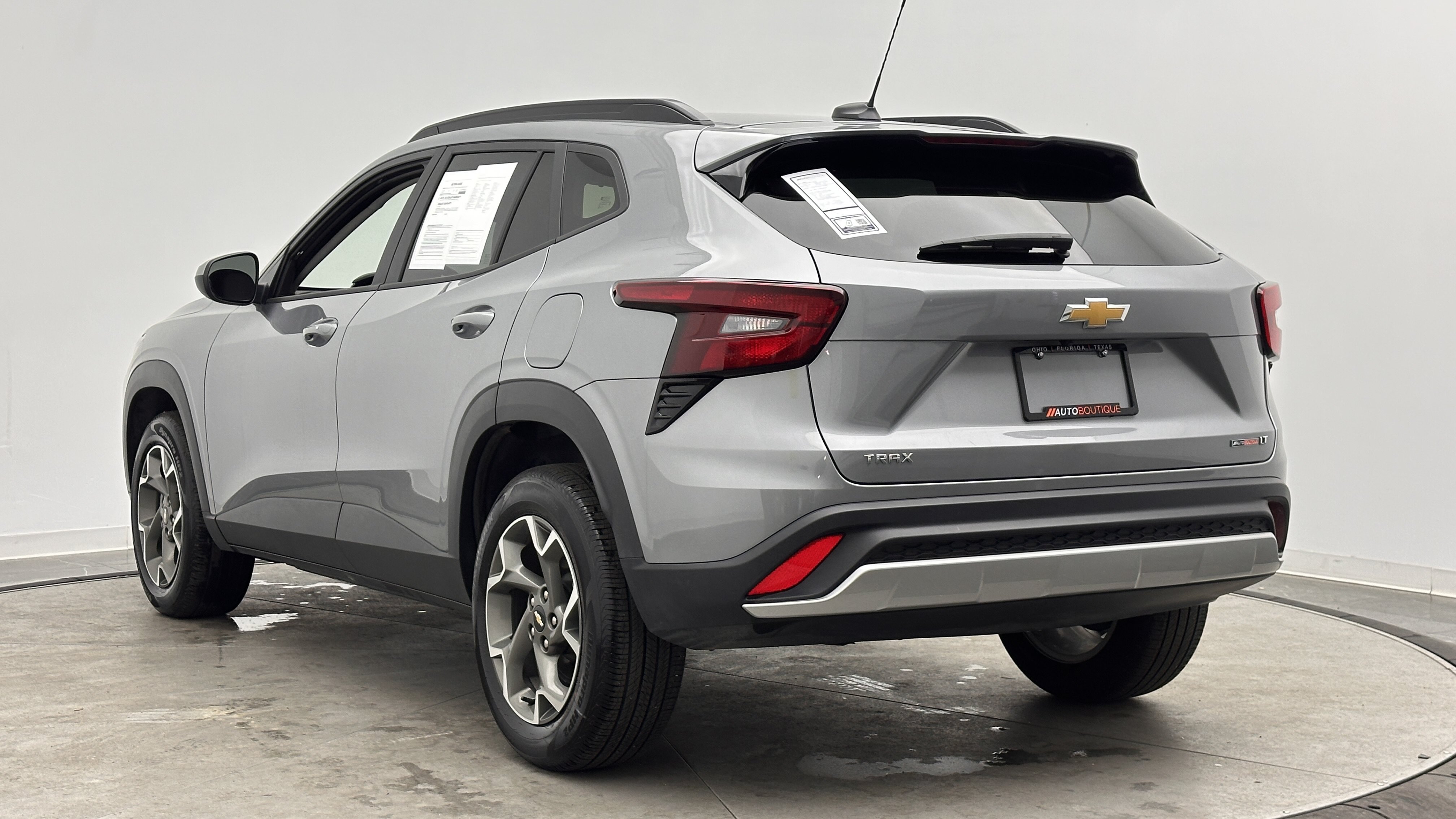 Used 2025 Chevrolet Trax LT w/ LT Convenience Package FWD image 5