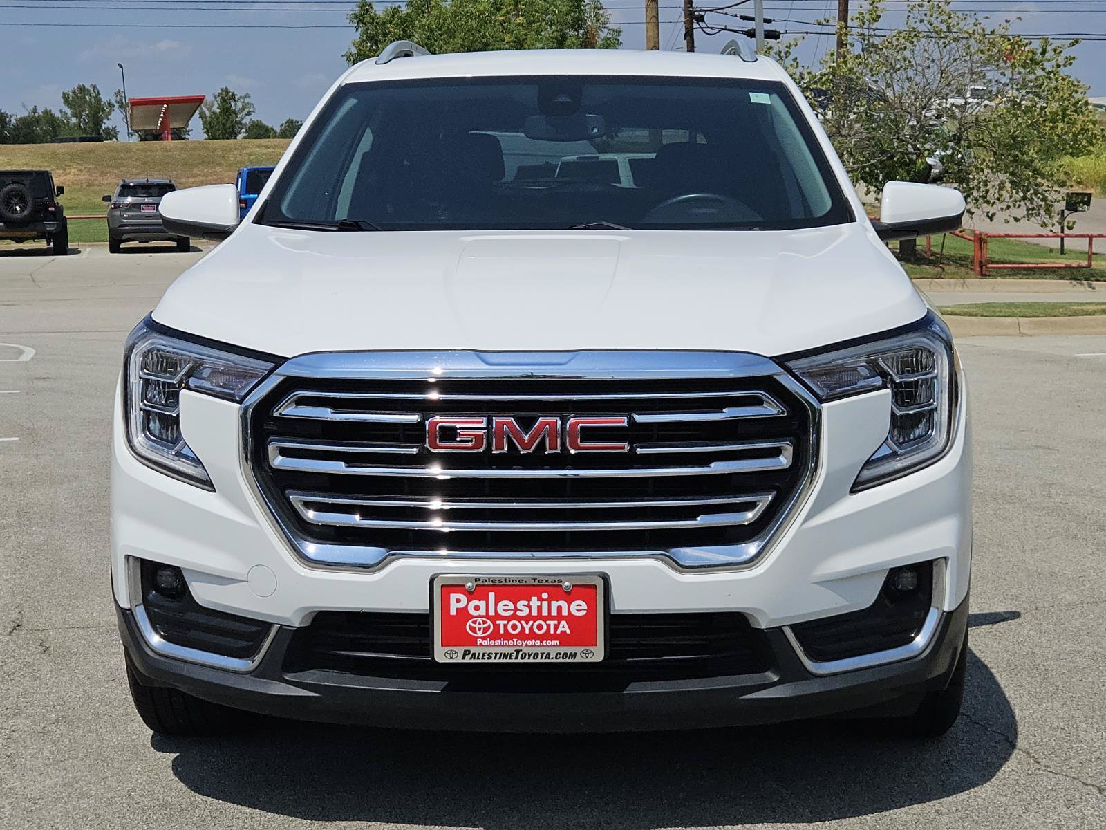 Used 2024 GMC Terrain SLT FWD image 2