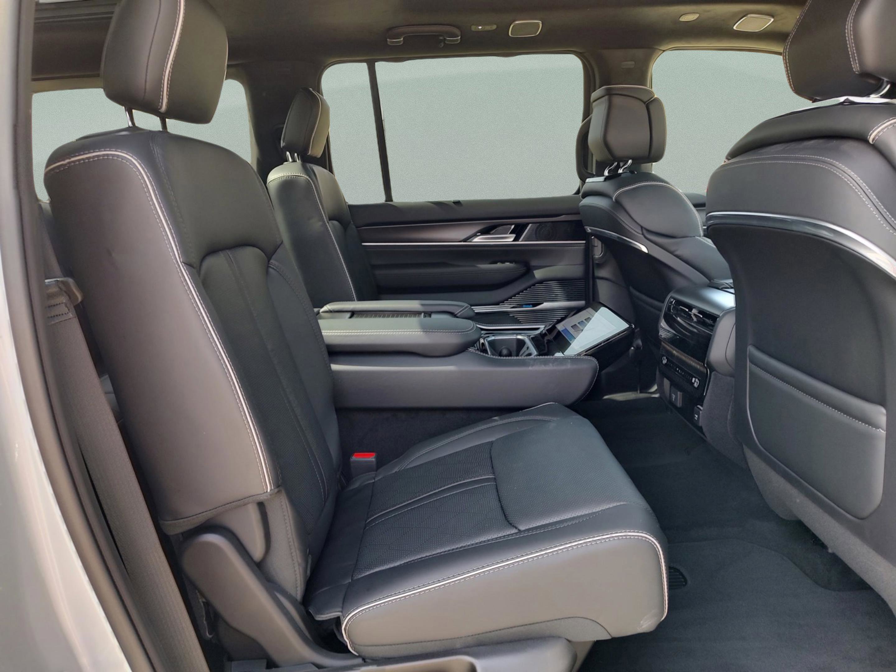 New 2025 Jeep Grand Wagoneer Series II Obsidian w/ Quick Order Packagew 28T image 31