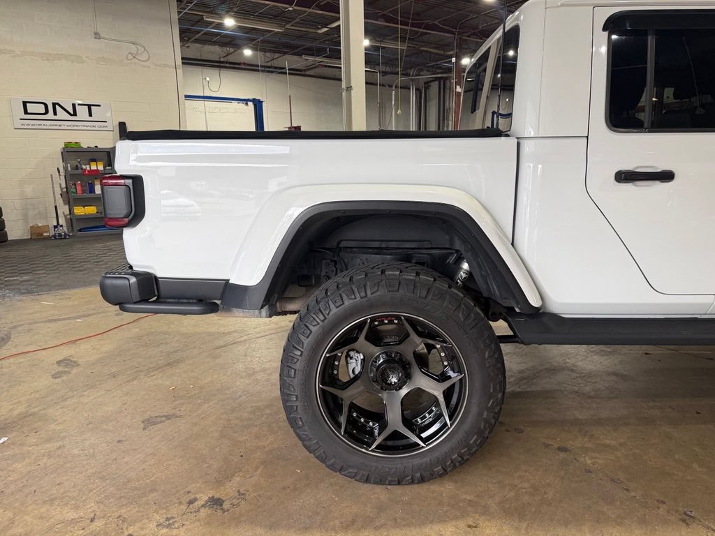 Used 2021 Jeep Gladiator Rubicon AWD/4WD image 16