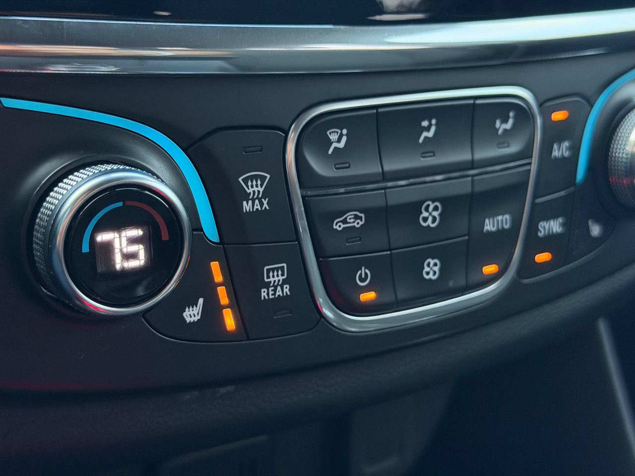 Used 2020 Chevrolet Traverse LT FWD image 36