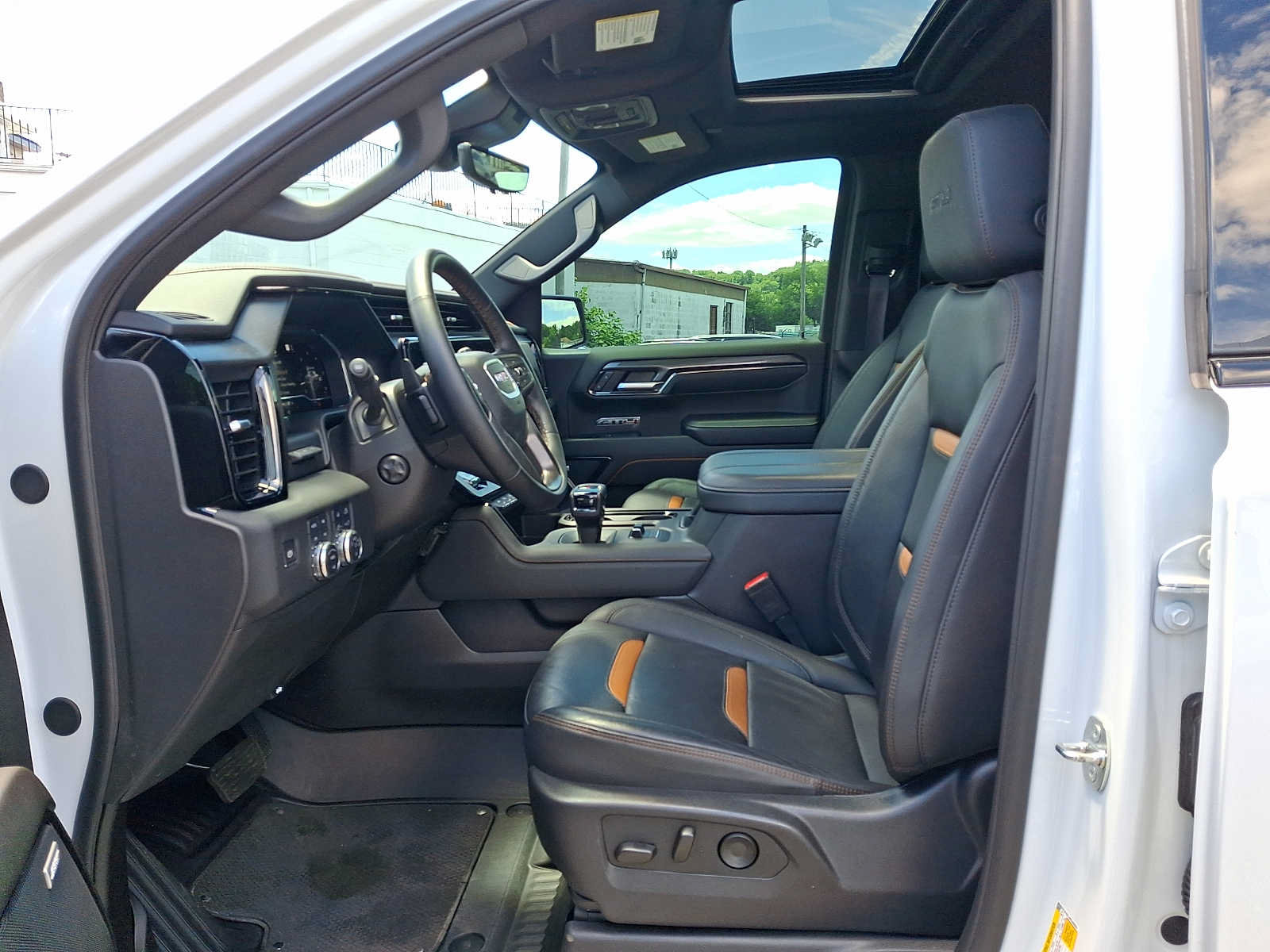 Certified 2024 GMC Sierra 1500 AT4 w/ Technology Package AWD/4WD image 13