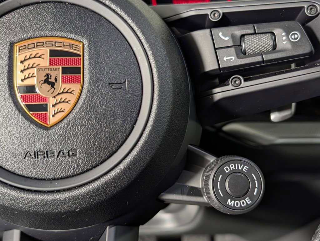 Certified 2025 Porsche Cayenne Coupe image 35