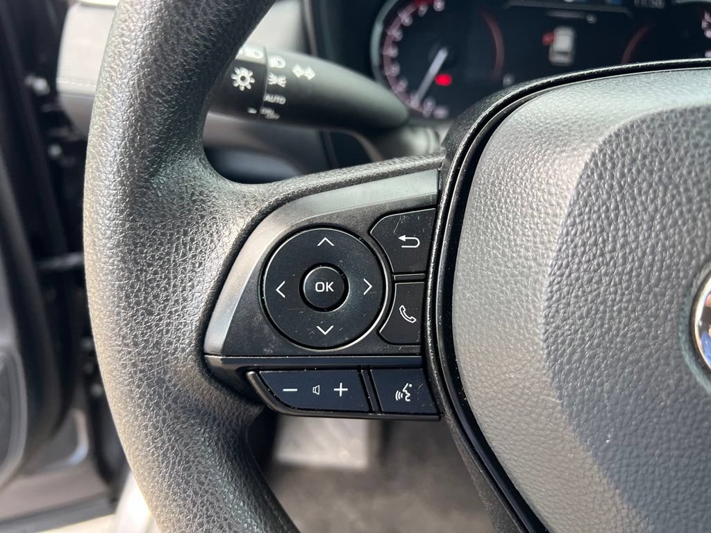Used 2025 Toyota RAV4 XLE FWD image 39