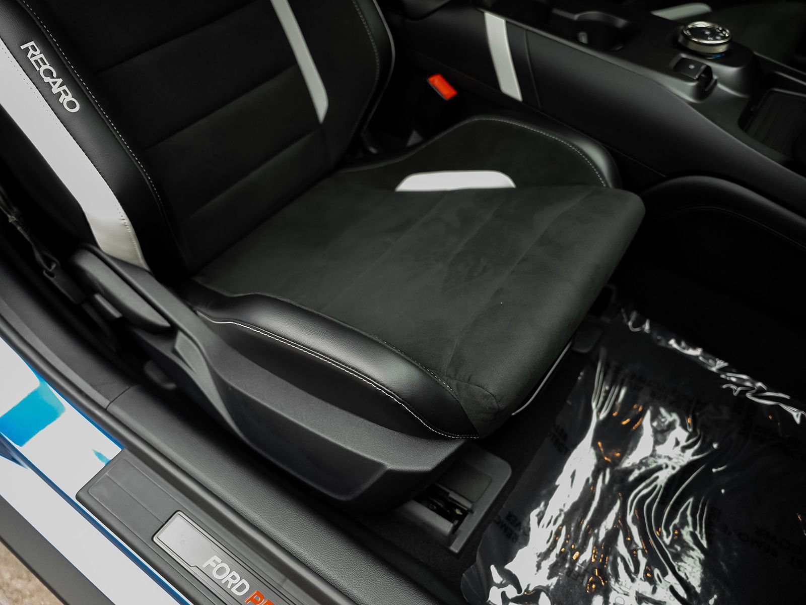 Used 2020 Ford Mustang Shelby GT500 w/ Carbon Fiber Track Pack RWD image 38