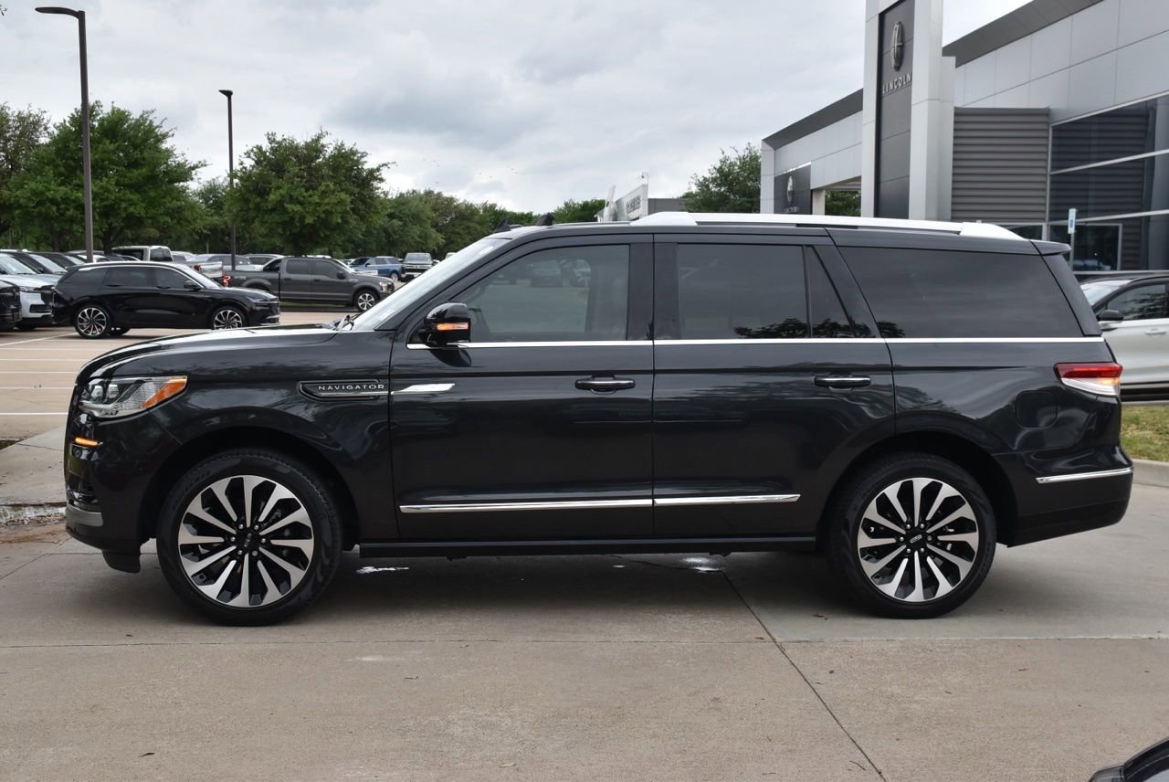 Used 2024 Lincoln Navigator Reserve AWD/4WD image 10
