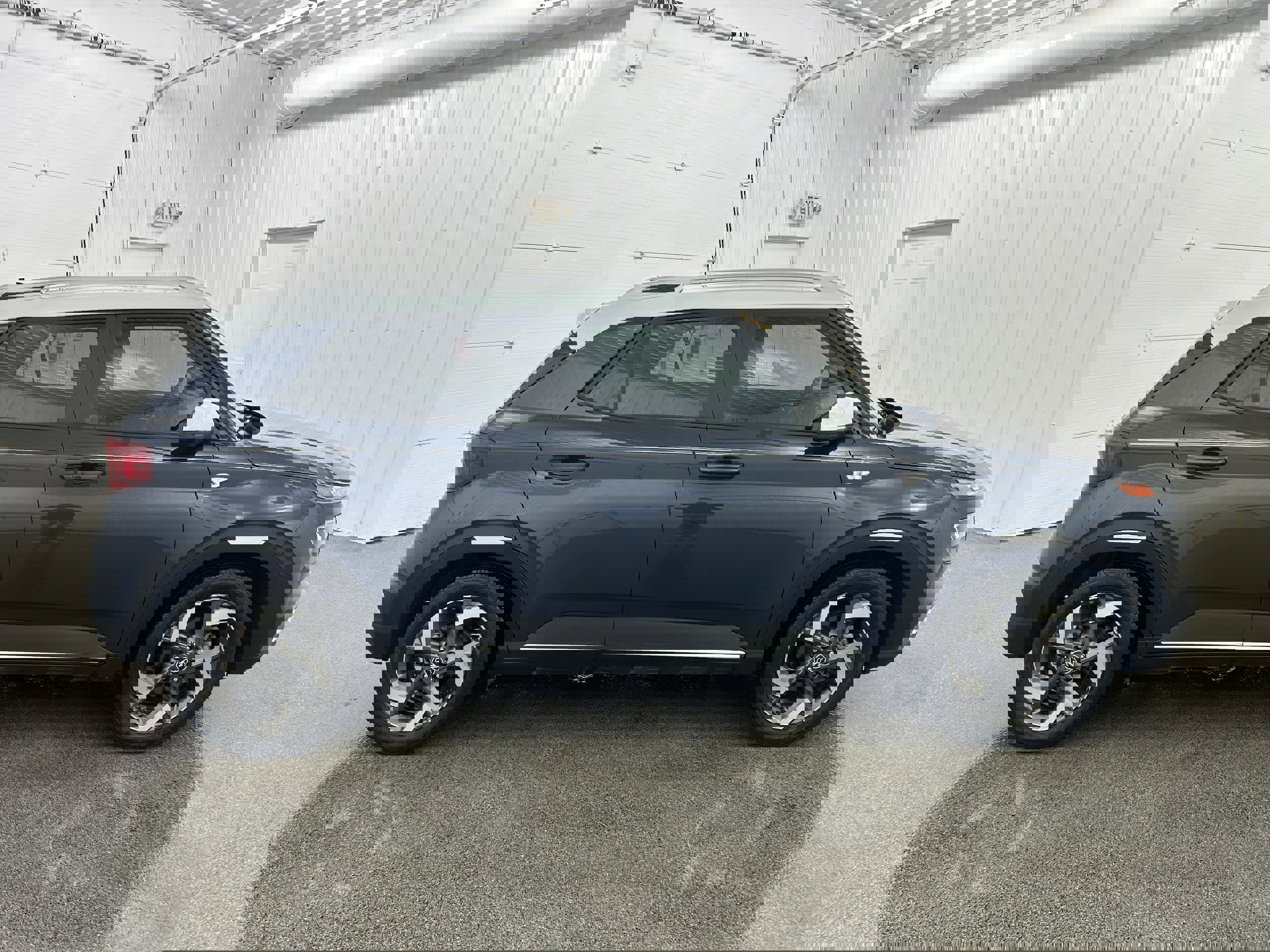 Used 2021 Hyundai Venue w/ Cargo Package FWD image 34