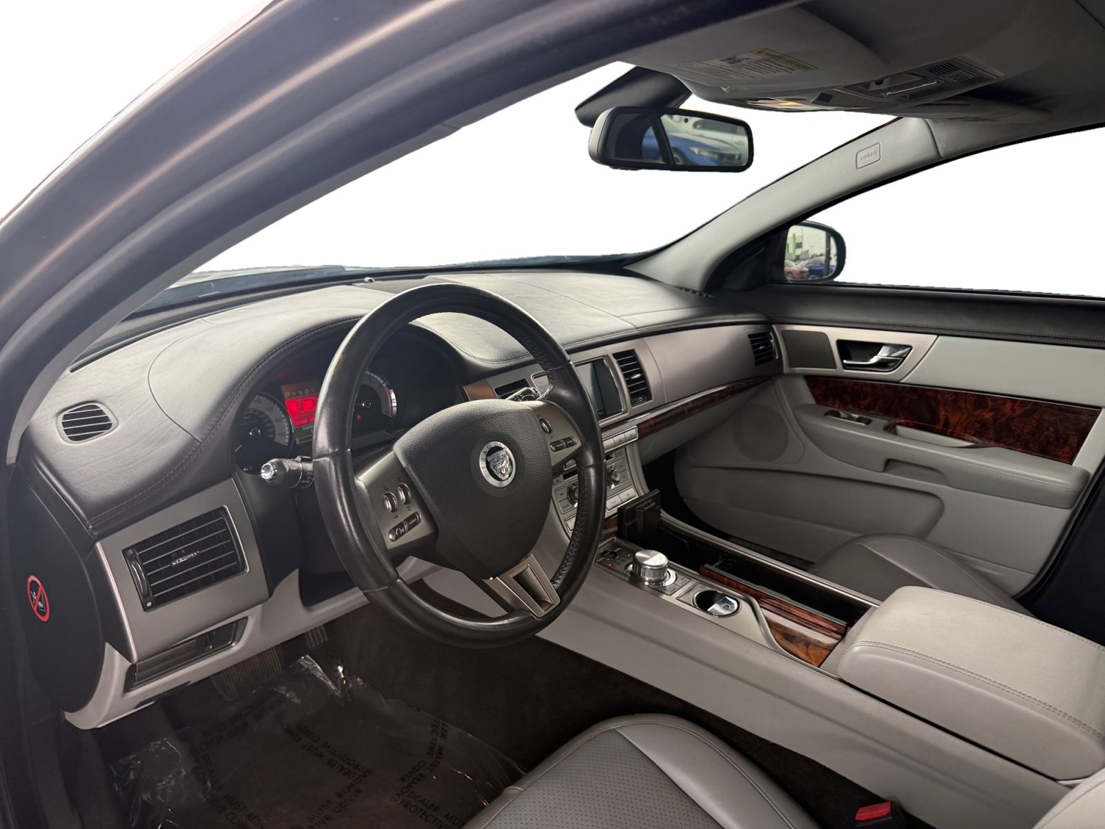 Used 2009 Jaguar XF Premium RWD image 9