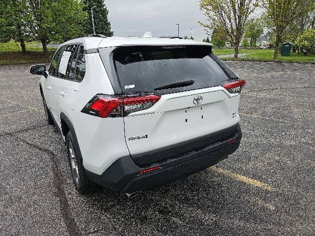 Used 2023 Toyota RAV4 XLE AWD/4WD image 3