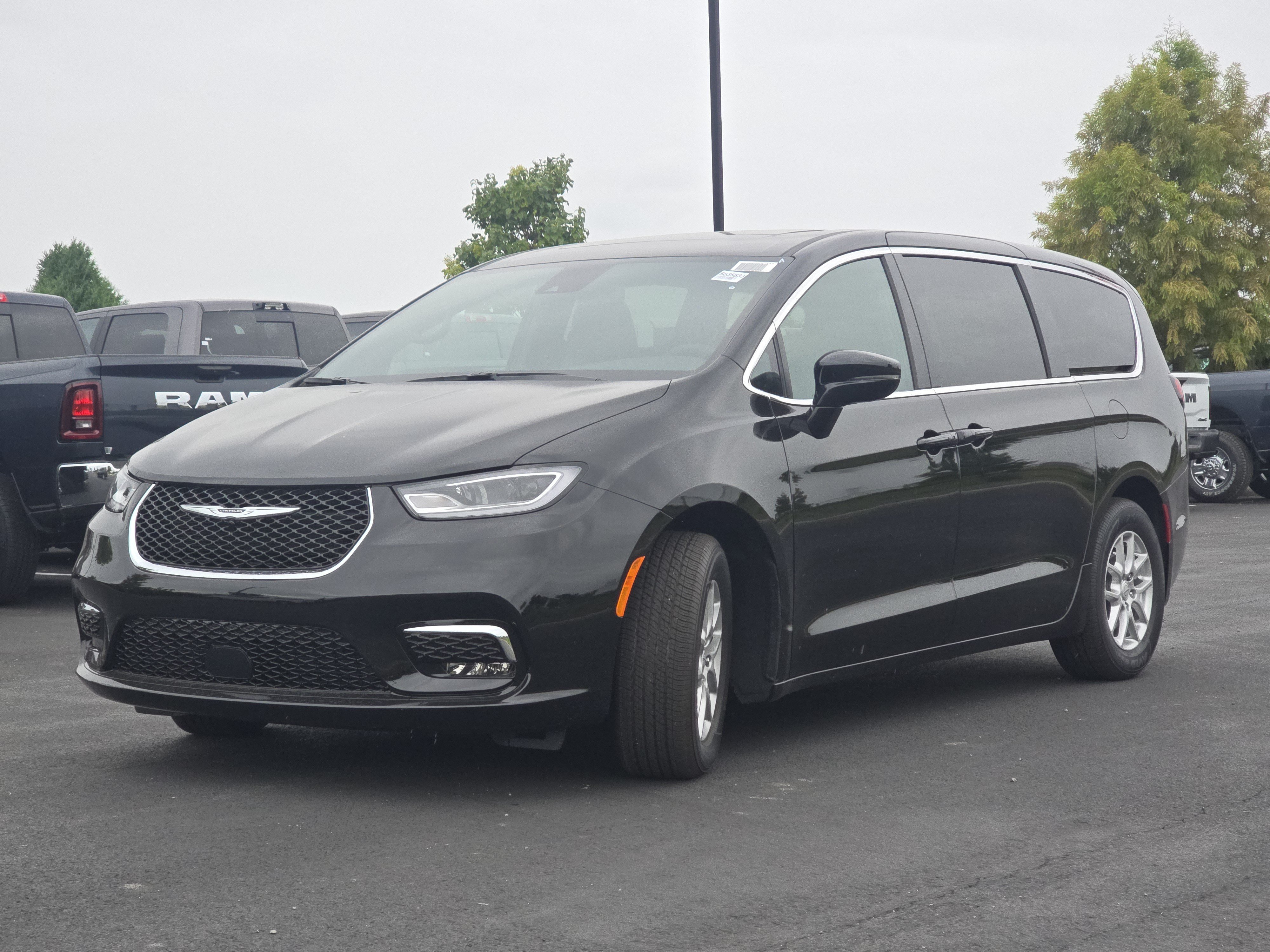 New 2026 Chrysler Pacifica Select FWD image 13