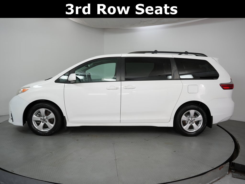 Used 2018 Toyota Sienna LE image 4