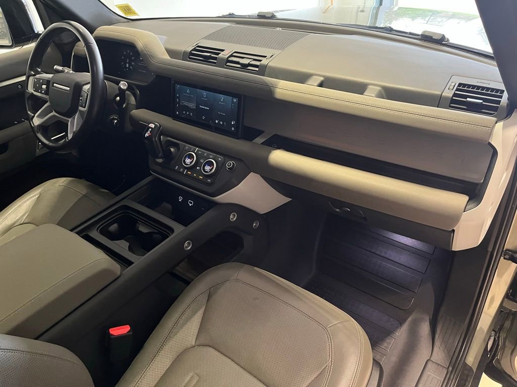 Used 2022 Land Rover Defender 110 SE AWD/4WD image 40