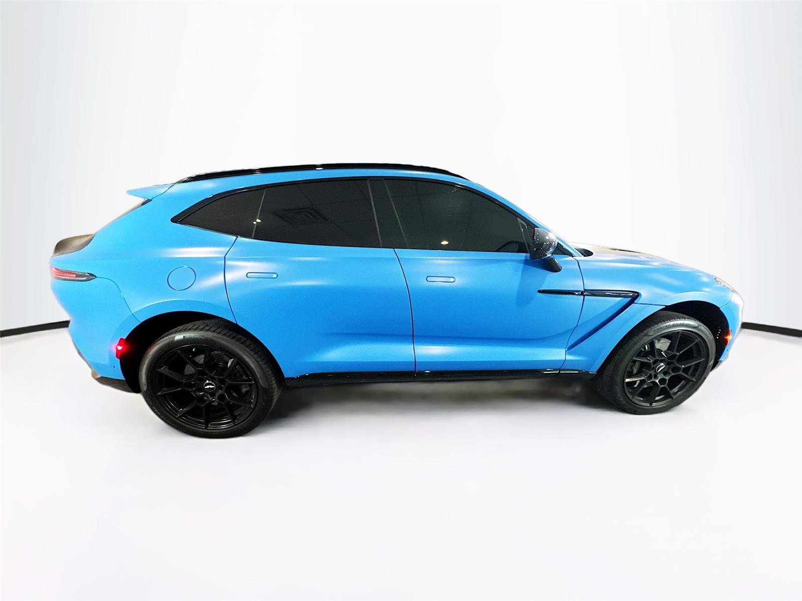 Used 2021 Aston Martin DBX image 32