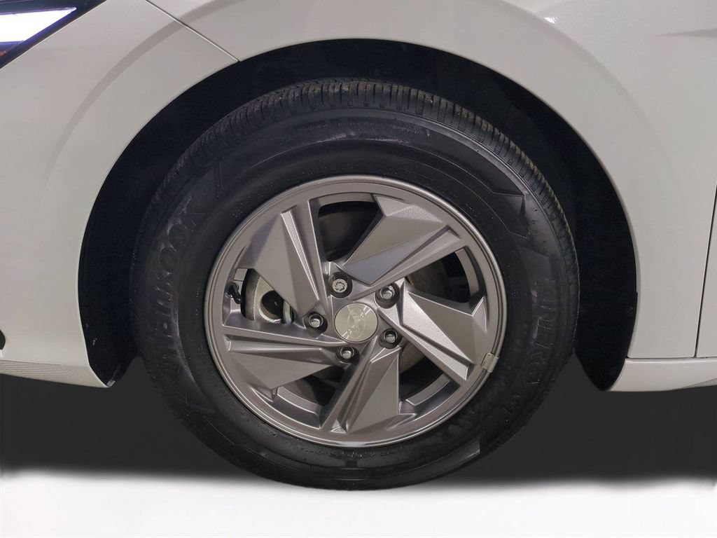 Used 2025 Hyundai Elantra SE FWD image 11