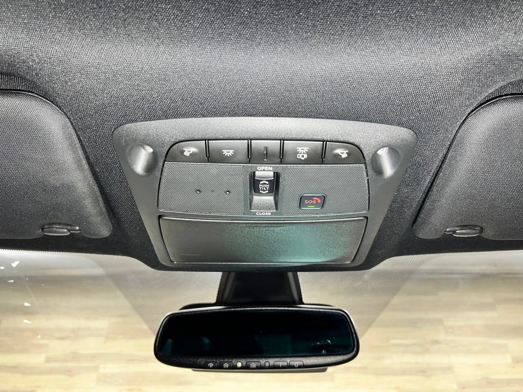 Used 2022 Nissan Maxima SR w/ Sport Mat Group FWD image 21