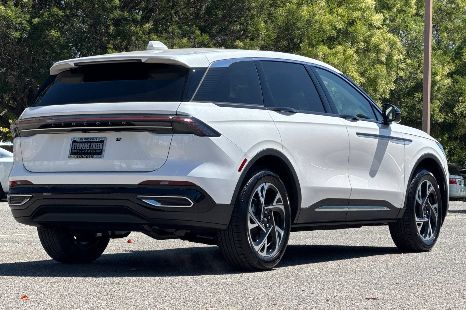 New 2026 Lincoln Nautilus Premier AWD/4WD image 4