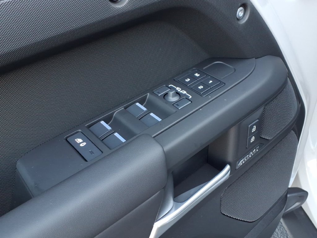 New 2026 Land Rover Defender 110 X-Dynamic SE AWD/4WD image 11