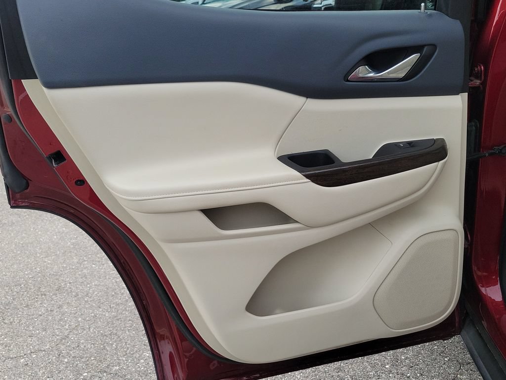 Used 2020 GMC Acadia Denali w/ Technology Package FWD image 14