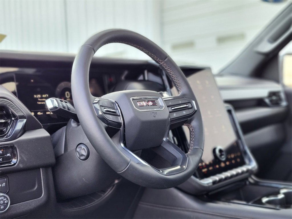 Used 2025 GMC Yukon XL AT4 image 19