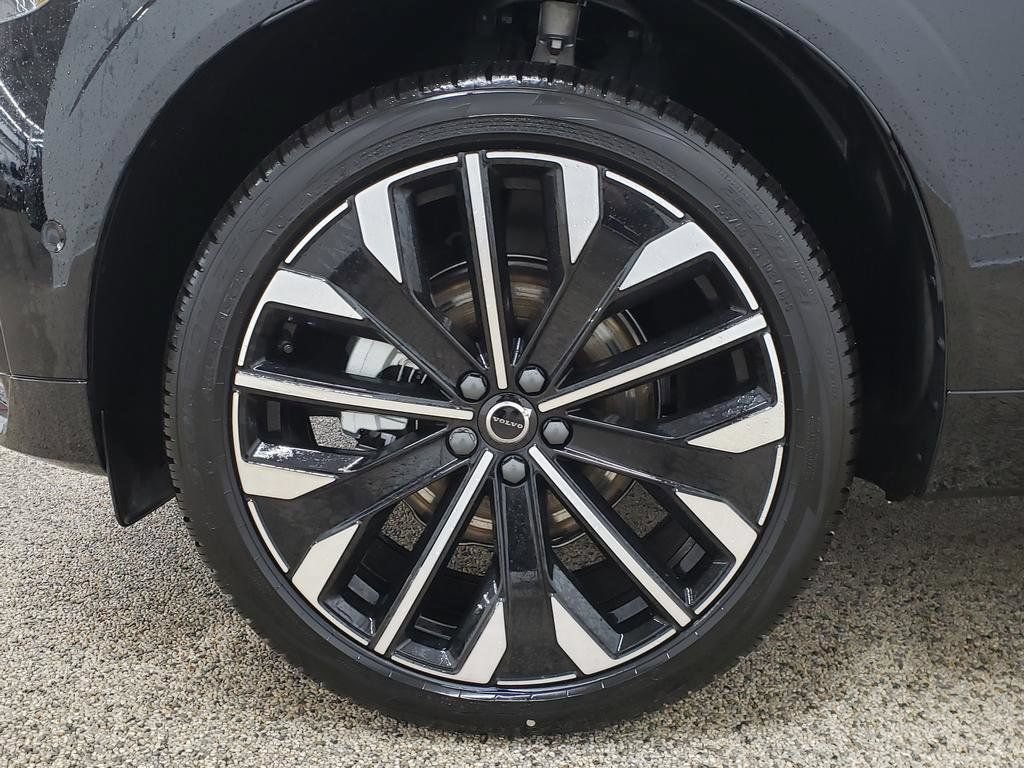 New 2026 Volvo XC60 B5 Ultra w/ Protection Package Premier AWD/4WD image 12