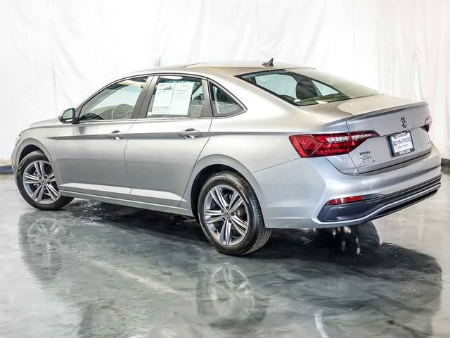 Used 2024 Volkswagen Jetta SE FWD image 9