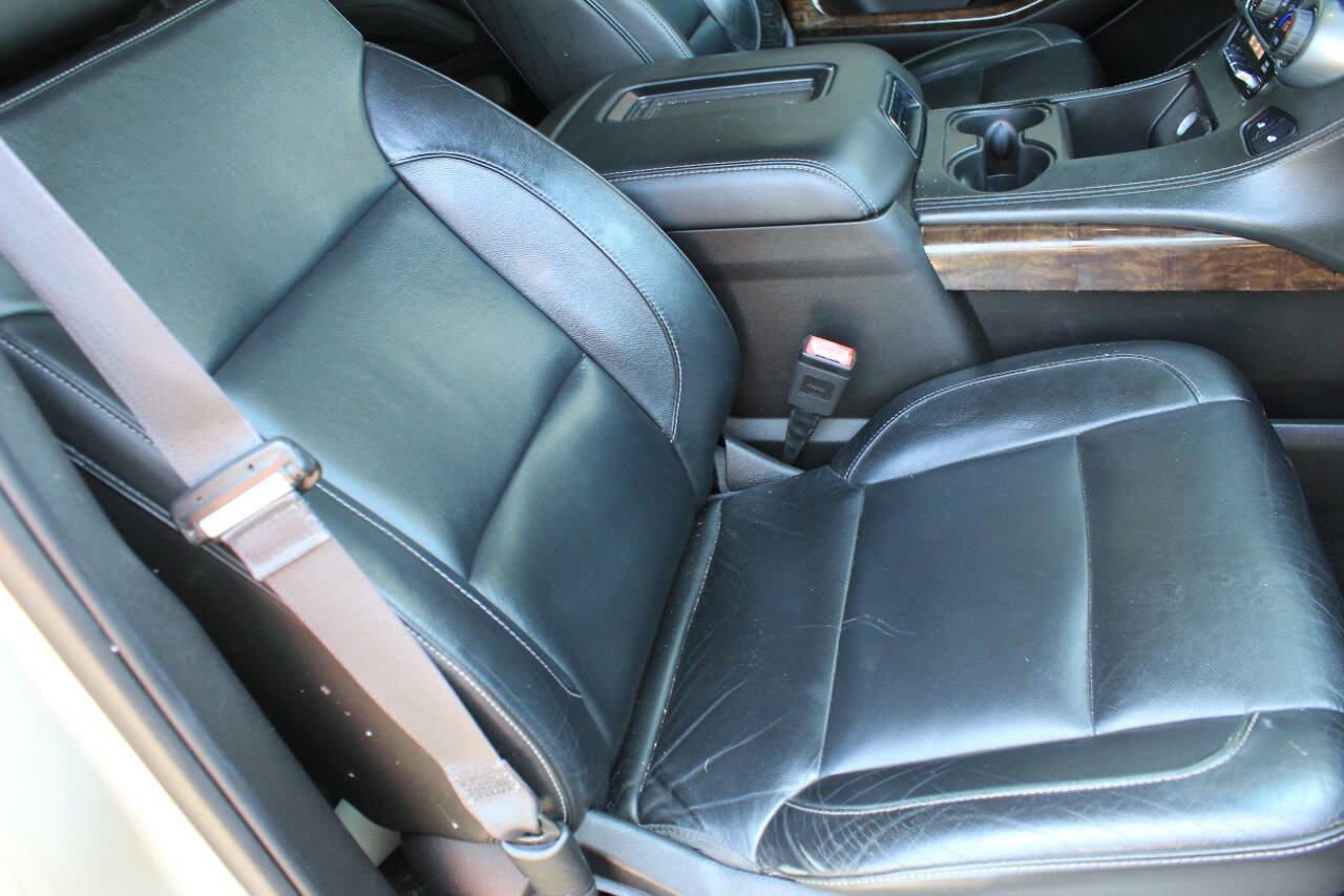 Used 2017 Chevrolet Suburban LT image 19