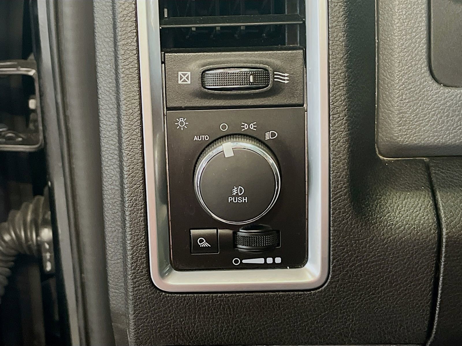 Used 2019 RAM 1500 Classic Warlock image 10