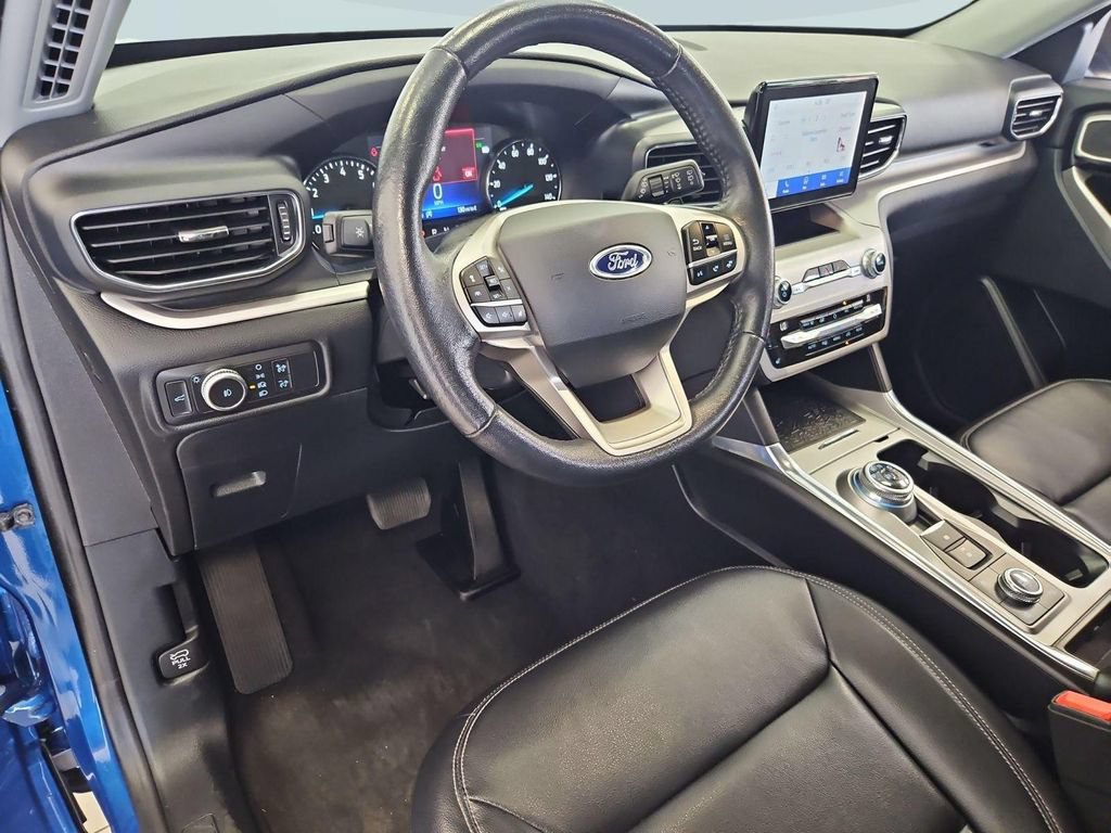 Used 2021 Ford Explorer XLT w/ Equipment Group 202A AWD/4WD image 13