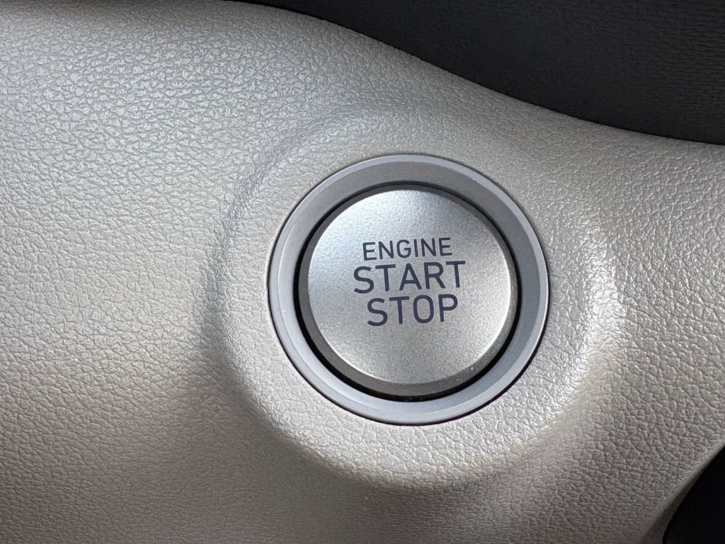 Used 2025 Hyundai Venue SEL FWD image 15