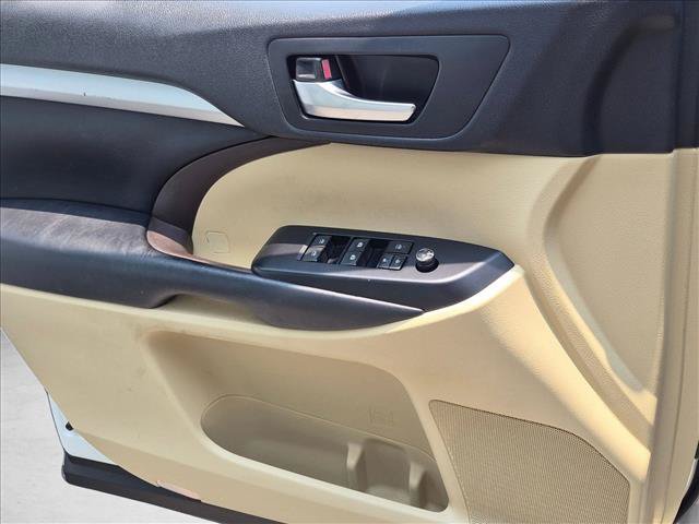 Used 2019 Toyota Highlander XLE AWD/4WD image 10
