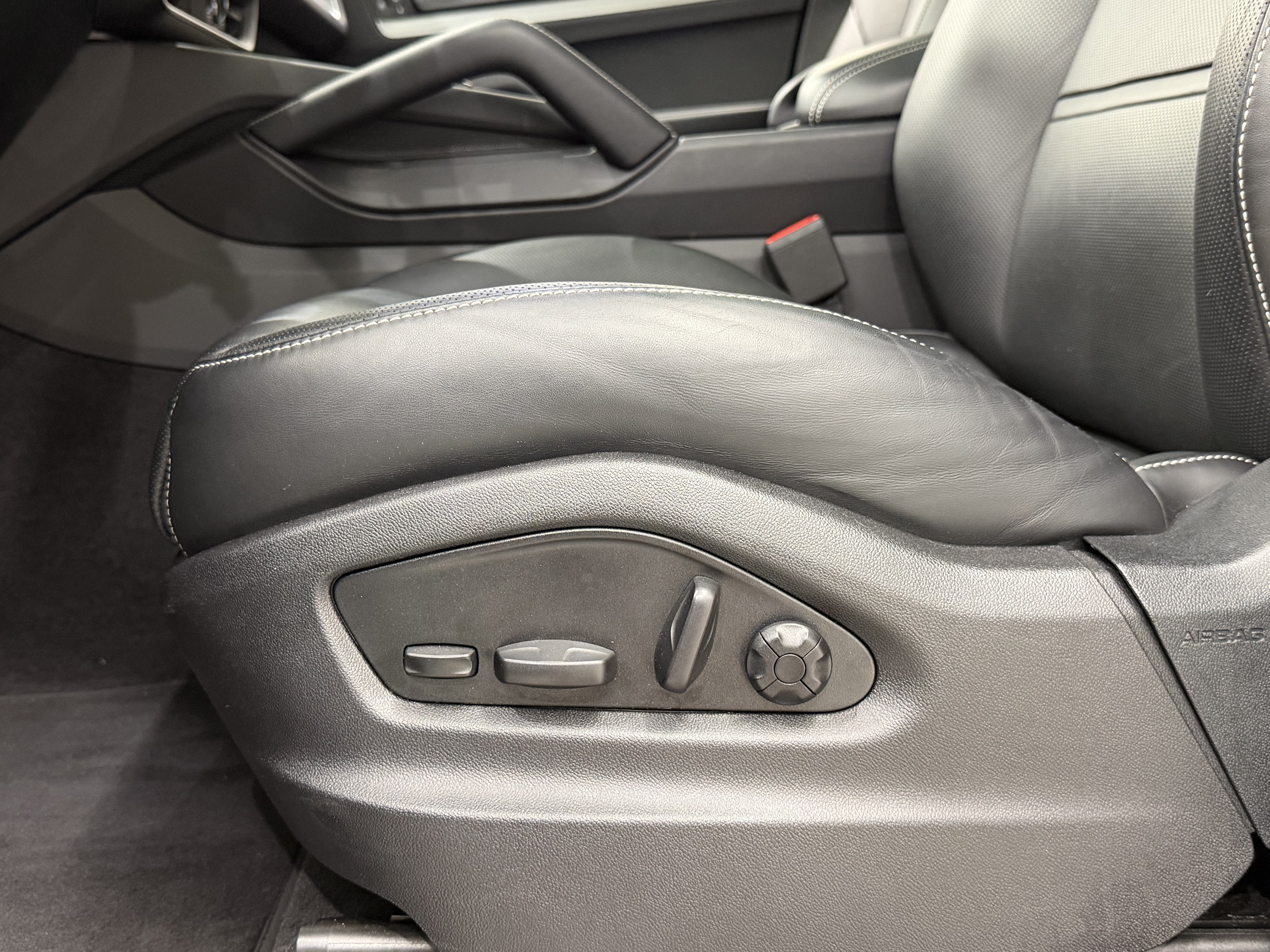 Certified 2026 Porsche Cayenne S AWD/4WD image 35