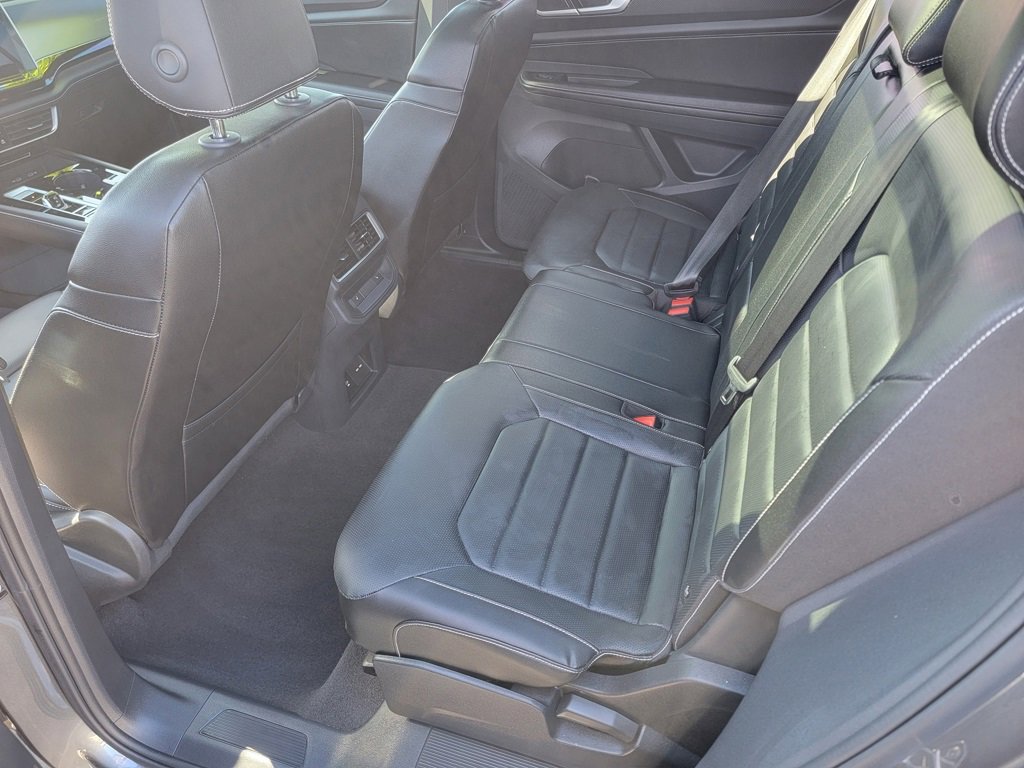 Used 2024 Volkswagen Atlas Cross Sport SEL R-Line image 13